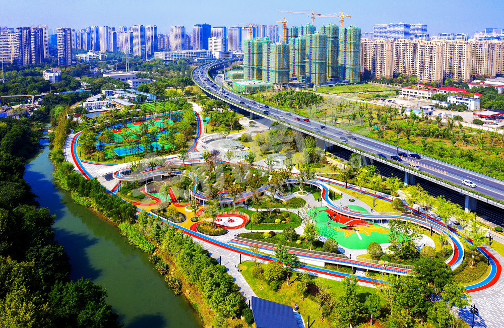 《康乐  运动融入科技创新的门户公园》