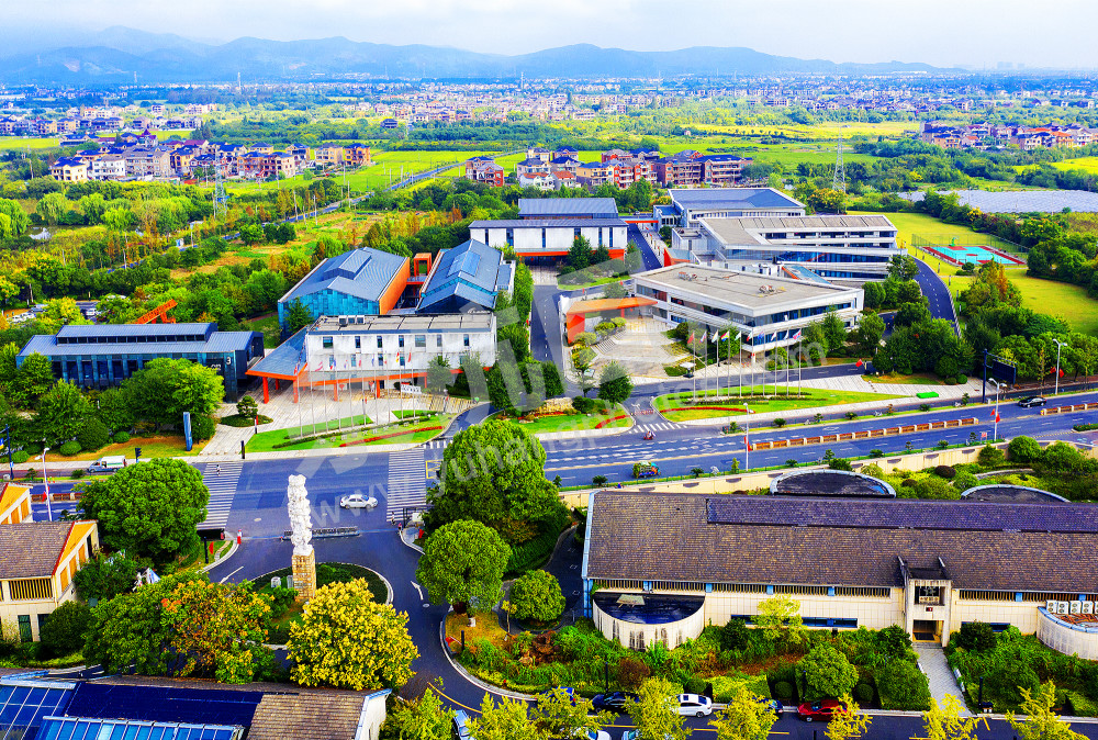 《以工业设计为主导的梦栖小镇》