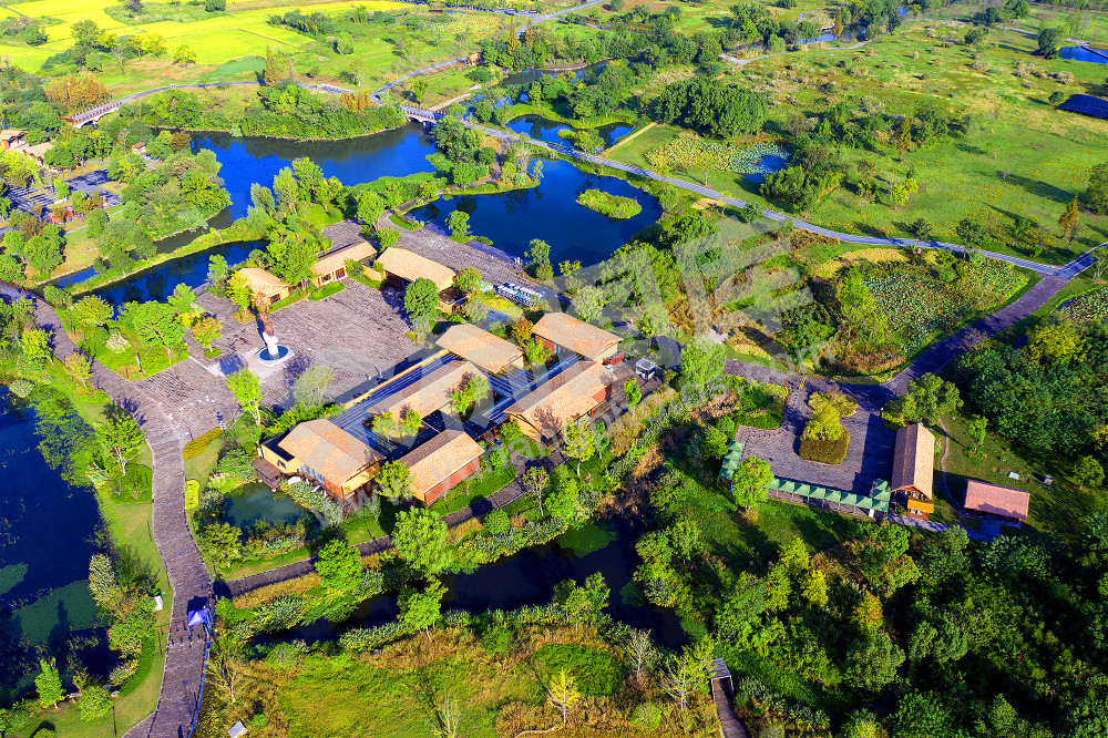 《良渚遗址公园精致的园林景观》