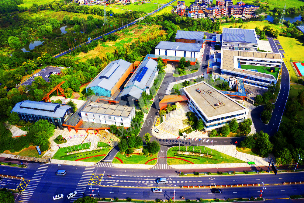 《以工业设计为主导的梦栖小镇》