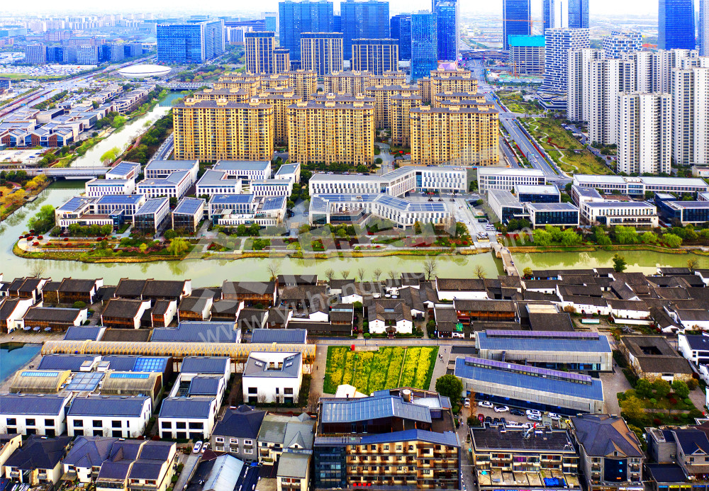 《奋进新时代 创造新成就》