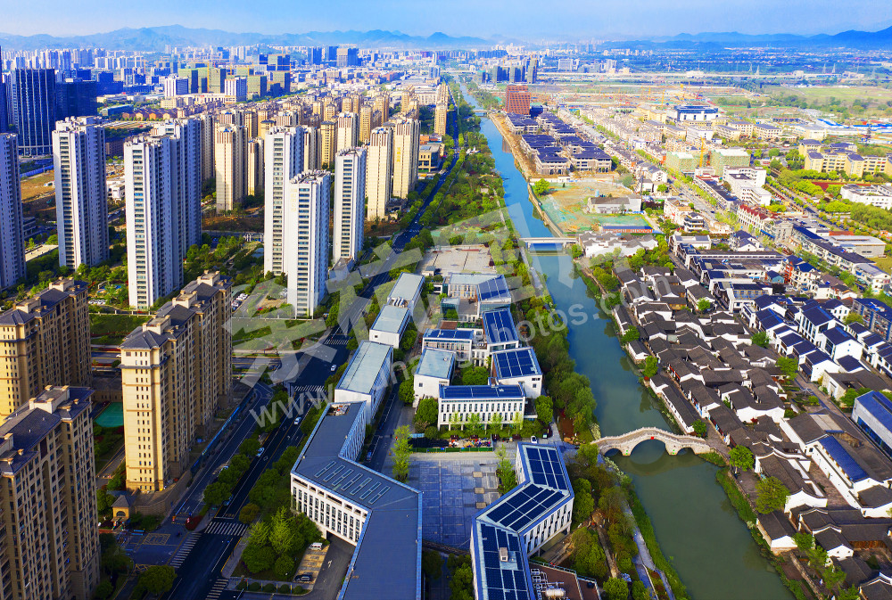 《奋进新时代 创造新成就》