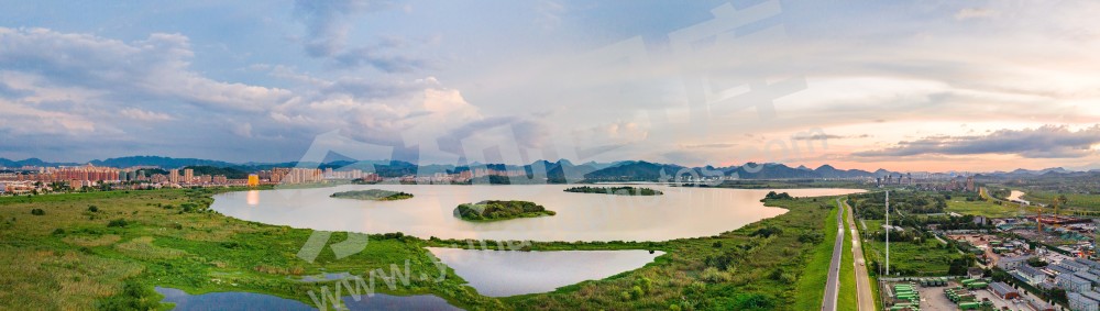 《绿水青山老余杭》