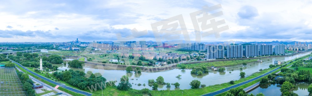 《绿水青山老余杭》