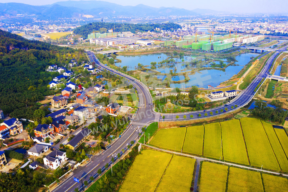 《路畅  水美 景美》