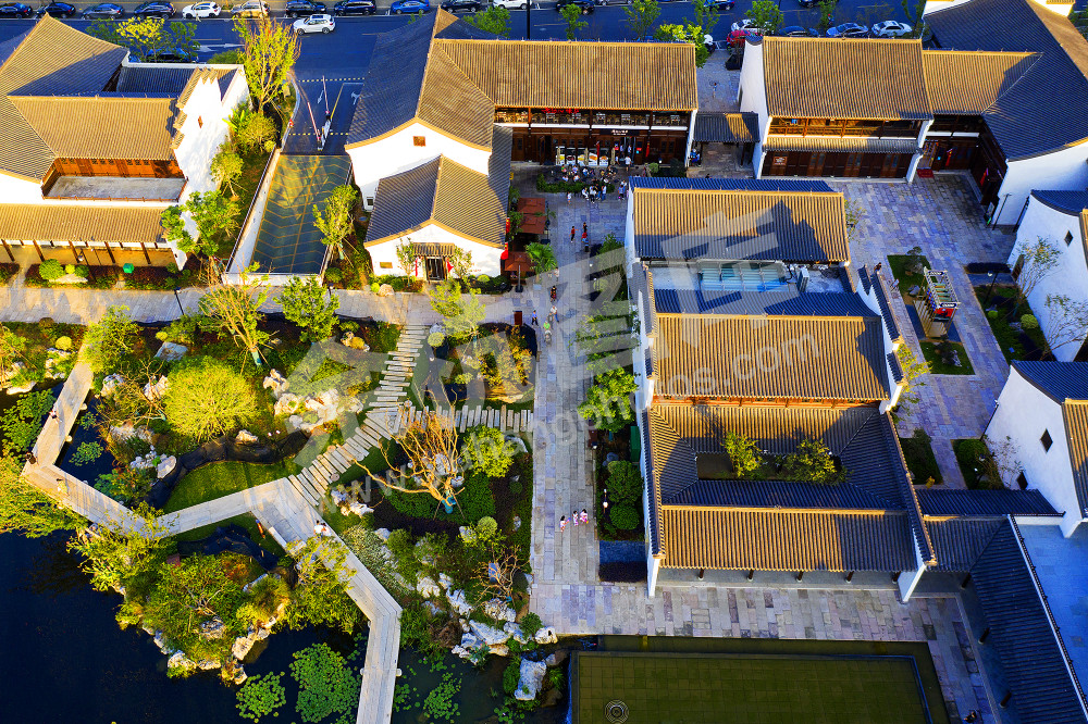 《旧街换新颜 古镇迎蝶变》