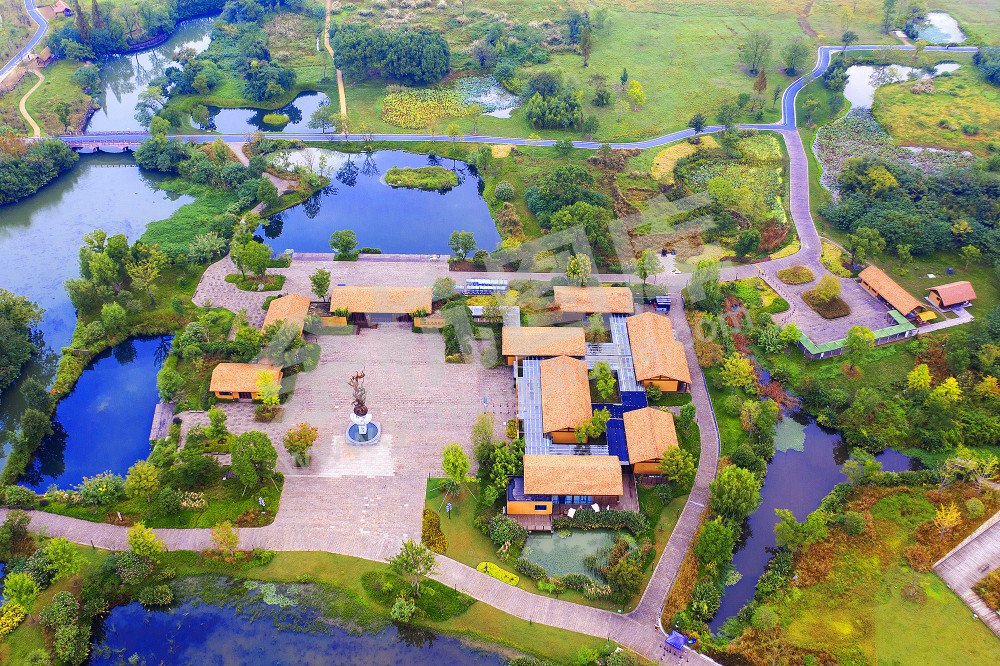 《良渚遗址公园精致的园林景观》