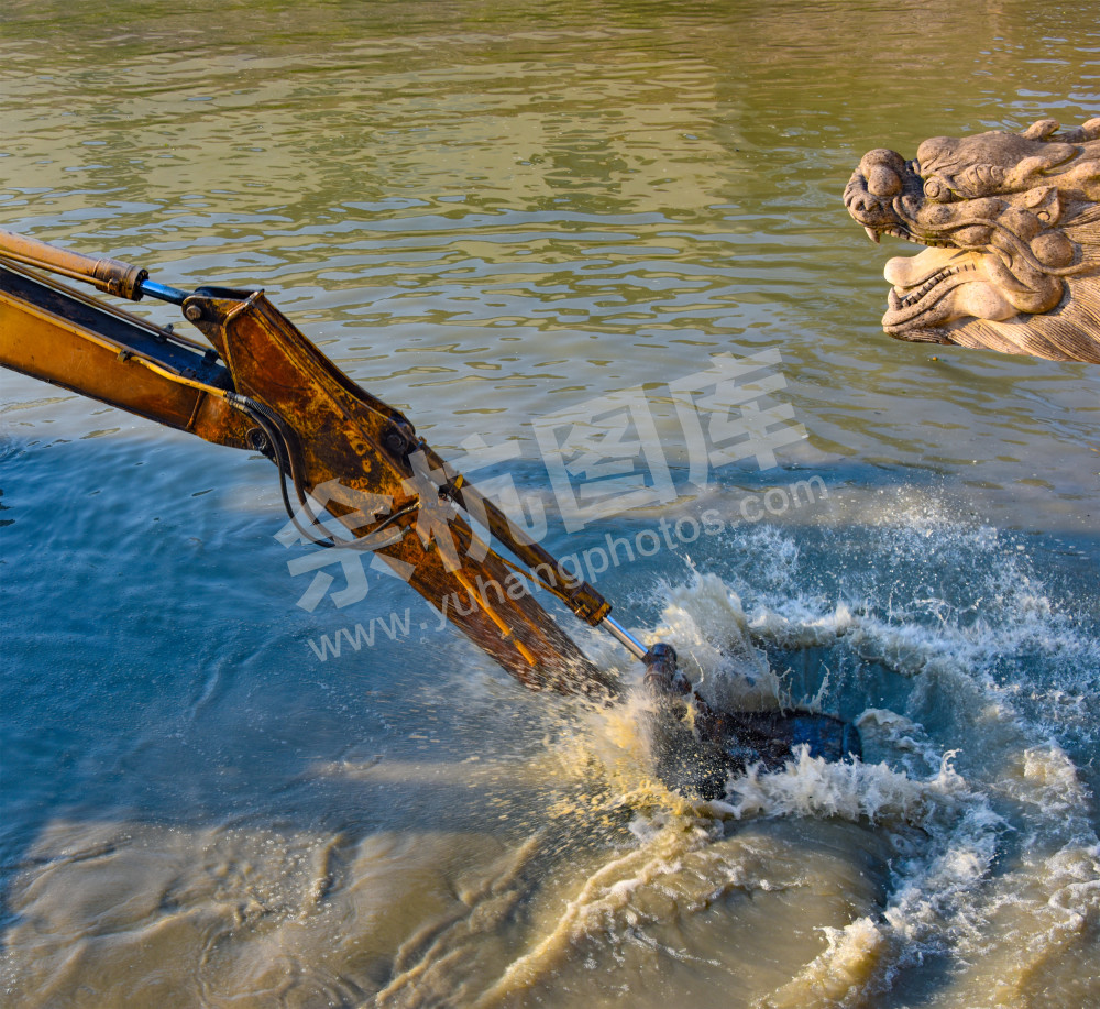 《河道清淤》