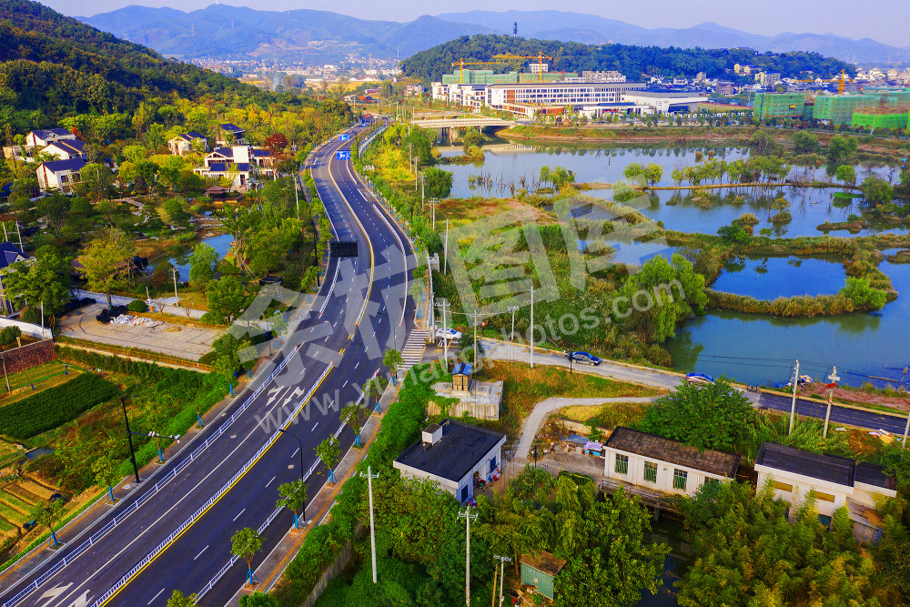 《路畅  水美 景美》