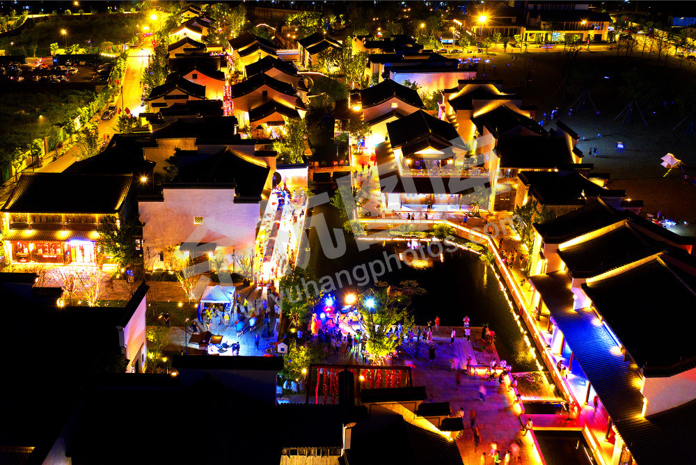 《流光溢彩繁华地》