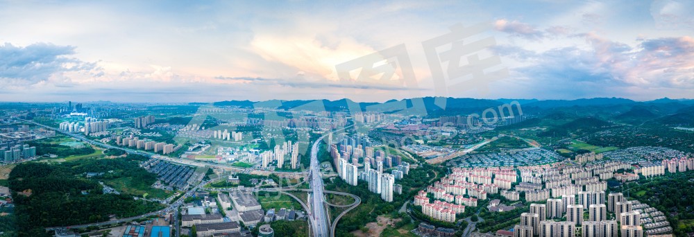 《绿水青山老余杭》