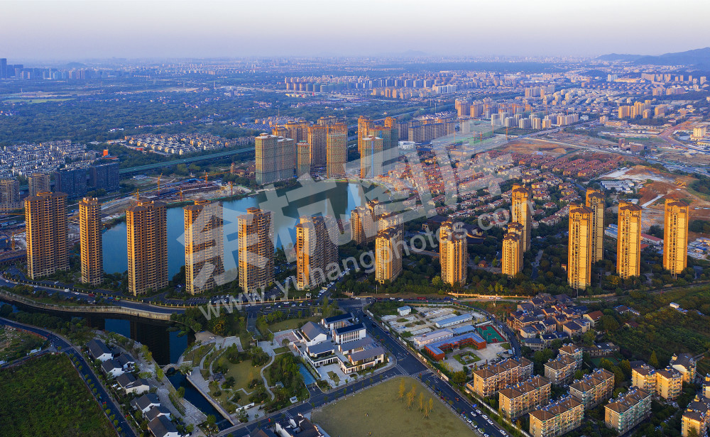 《破旧立新重塑家园》