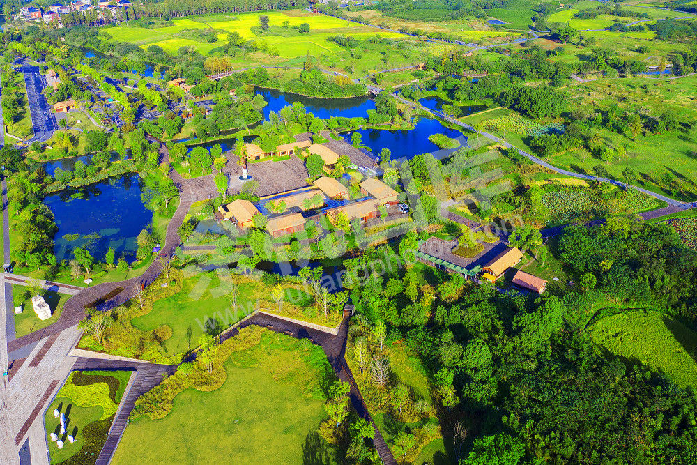 《良渚遗址公园精致的园林景观》