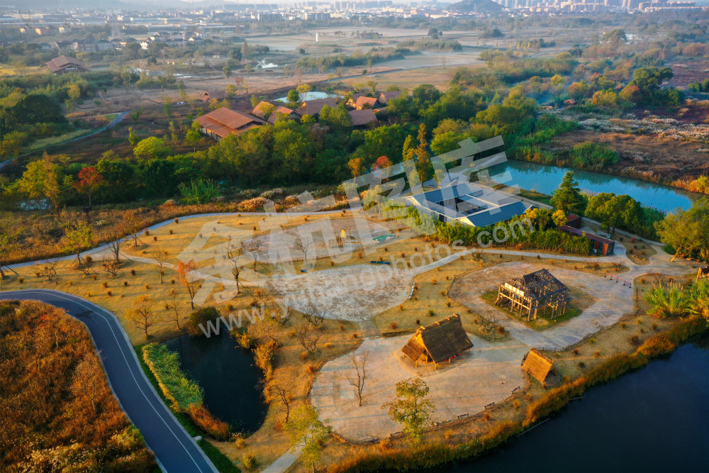 《良渚古城遗址公园》