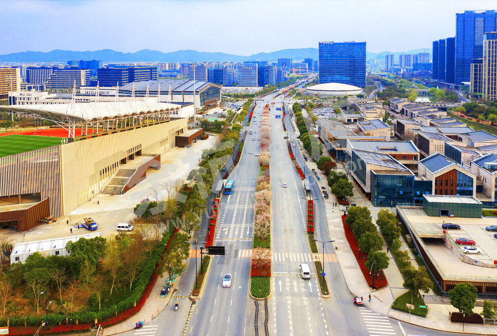 《奋进新时代 创造新成就》