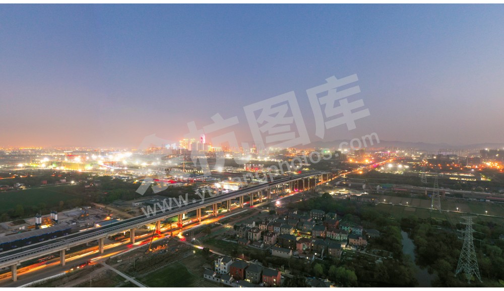 《这里不分昼夜》 