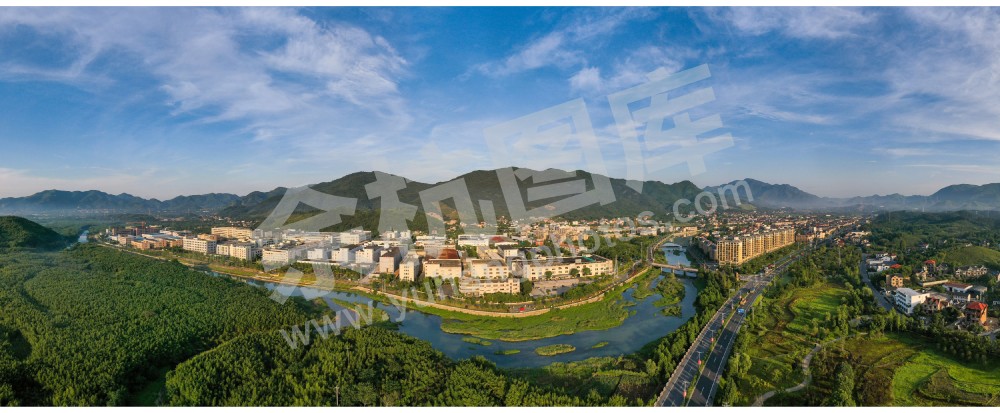 《依山傍水》  黄湖镇