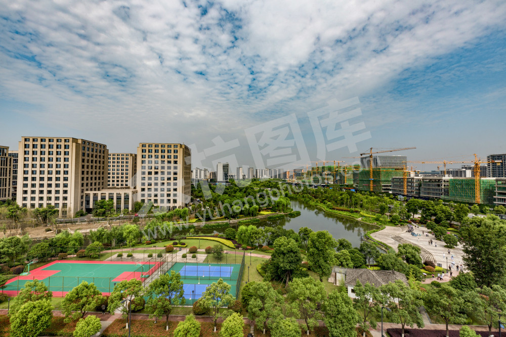 《高架路上看余杭》