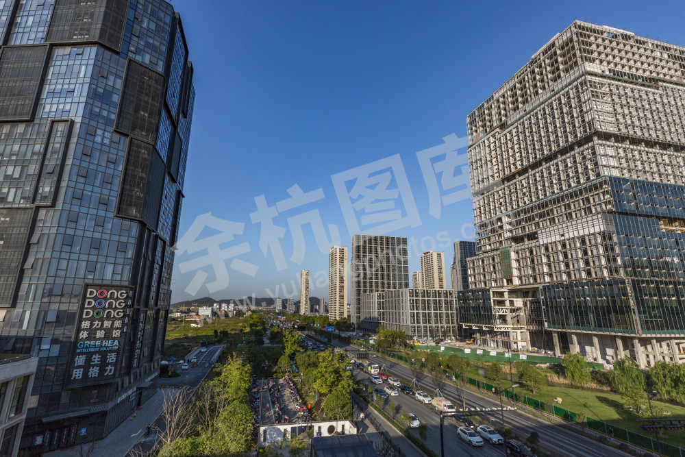 《高架路上看余杭》