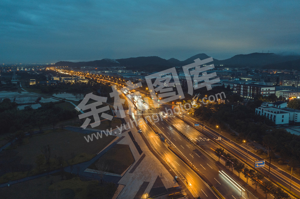 良渚古城与104国道的日与夜