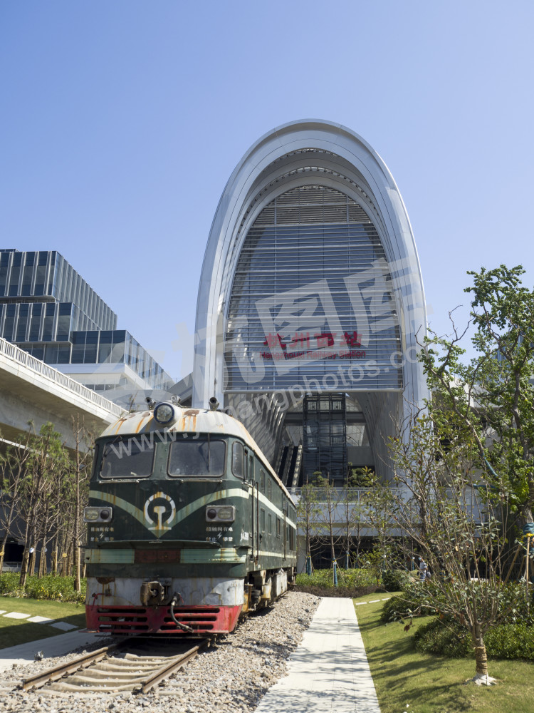 《过去-现在-未来》