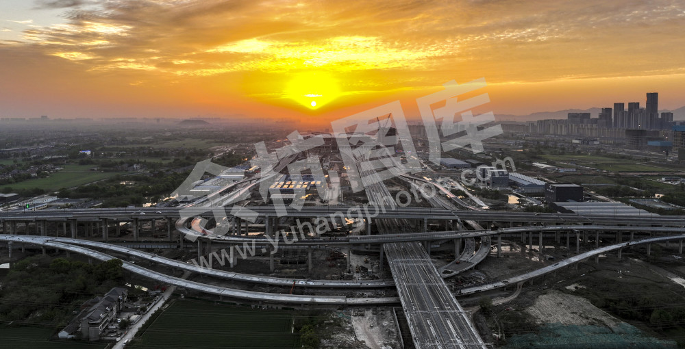 《仓前站与杭州西站》