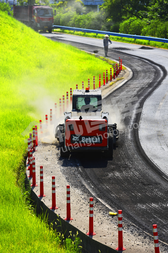 酷暑难挡养路人