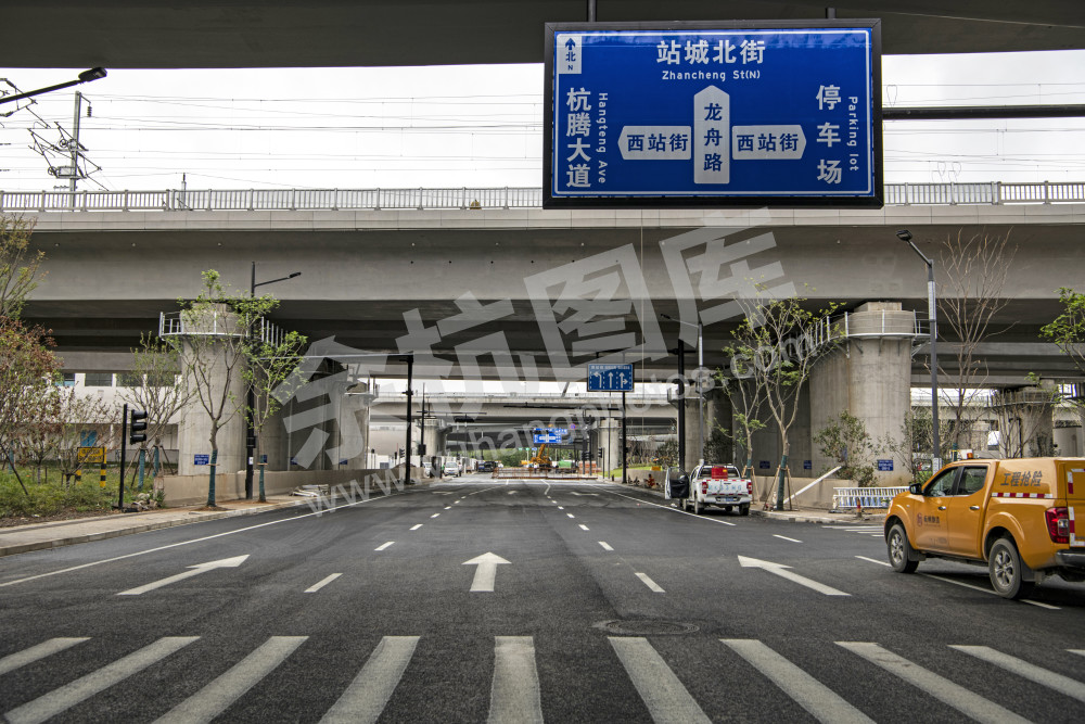 《仓前站与杭州西站》