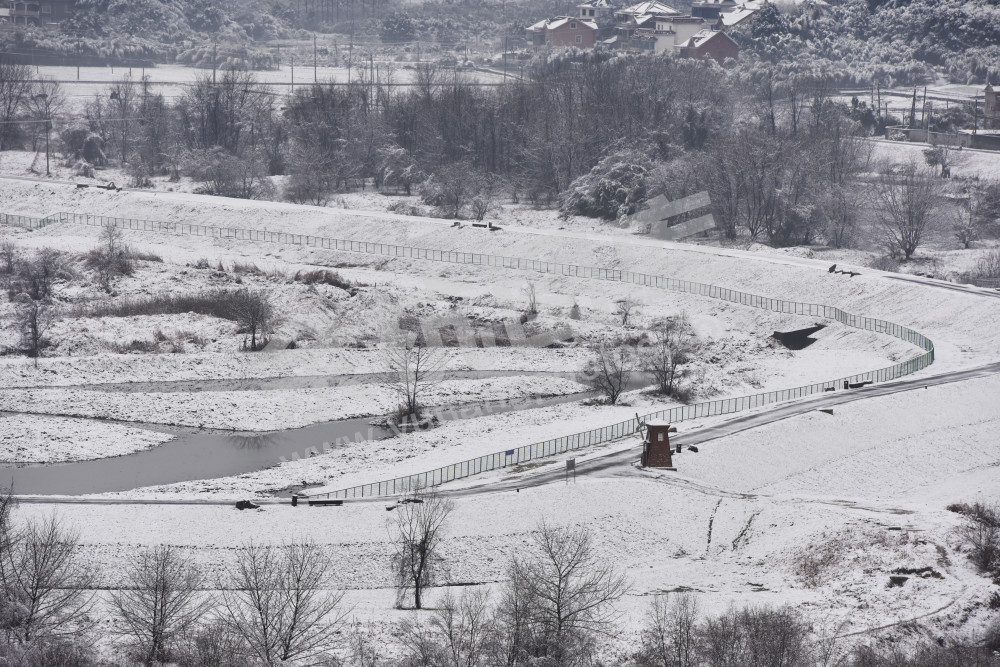 北湖草荡雪纷纷雪纷纷