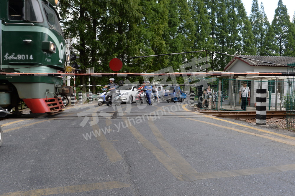 《仓前站与杭州西站》