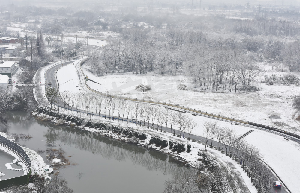 北湖草荡雪纷纷雪纷纷