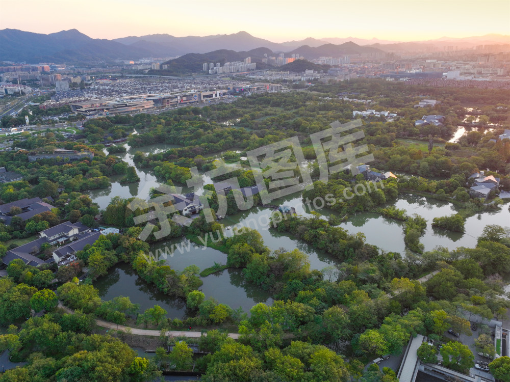 《偷得浮生半日闲的洪园》