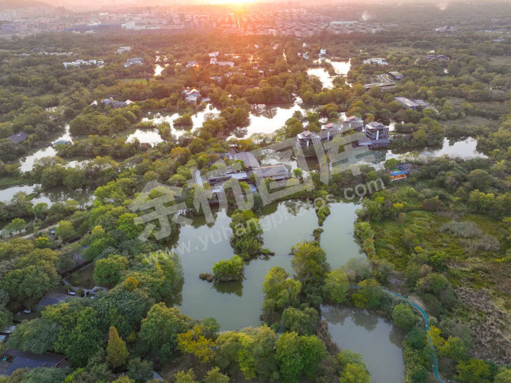 《偷得浮生半日闲的洪园》