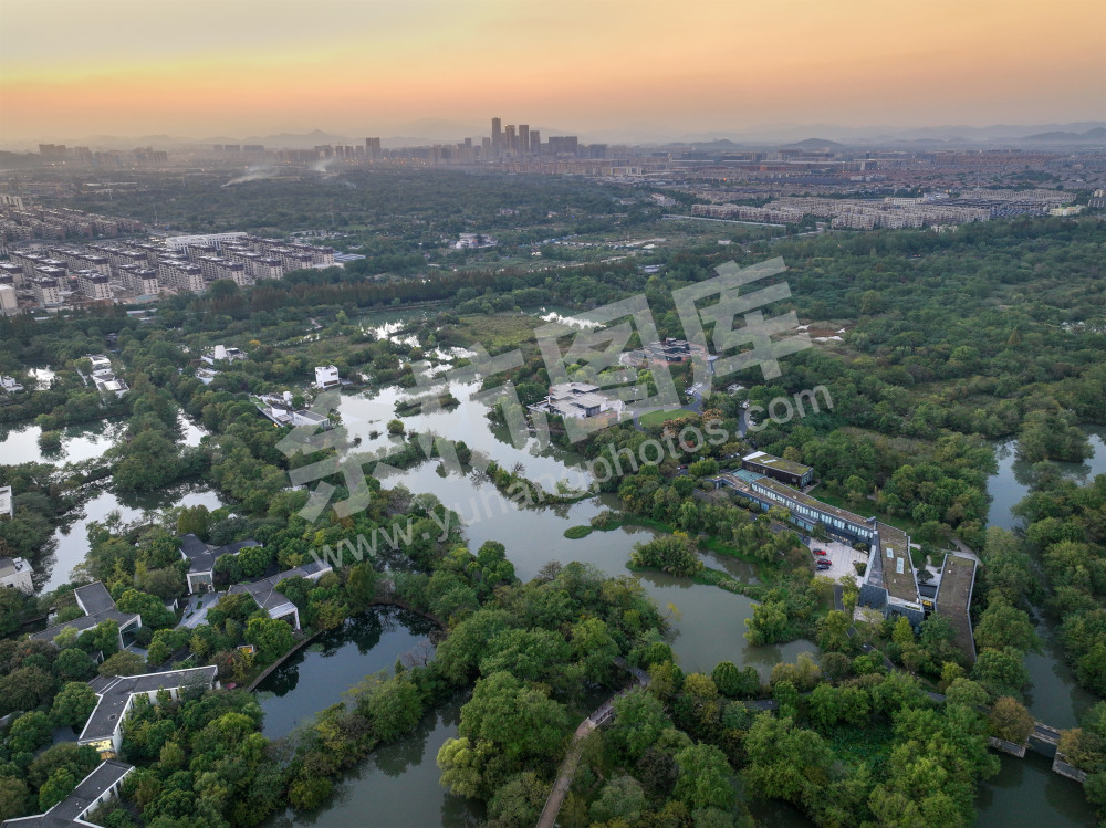 《偷得浮生半日闲的洪园》