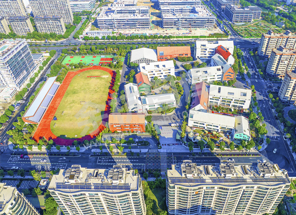 《 引进名校资源 提升教育配套》