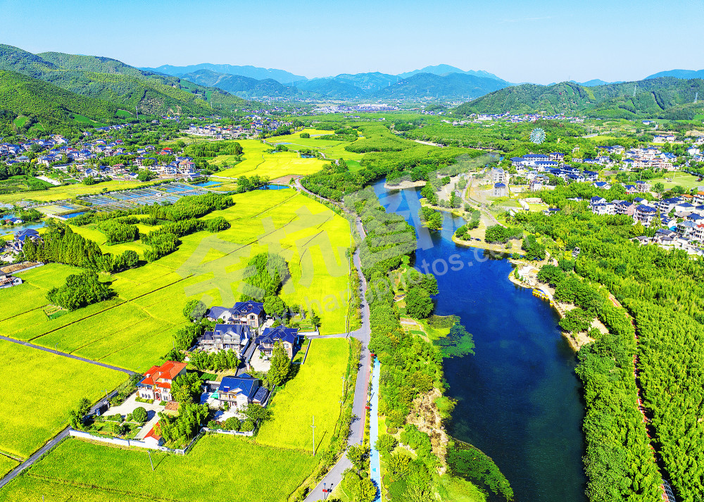 《诗意田园绘新卷》