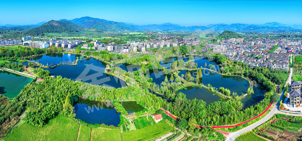 《绿水青山新风景》