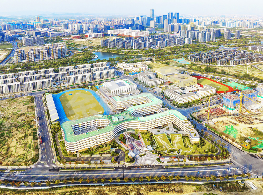 《 引进名校资源 提升教育配套》