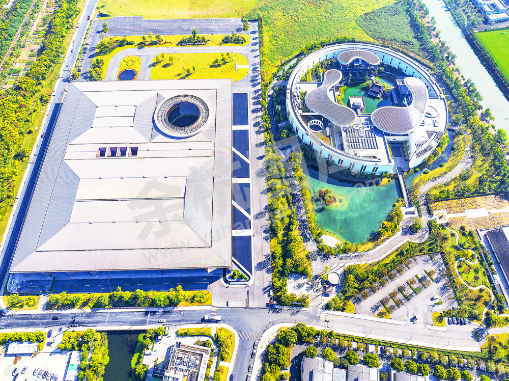 《 湖畔创研中心》