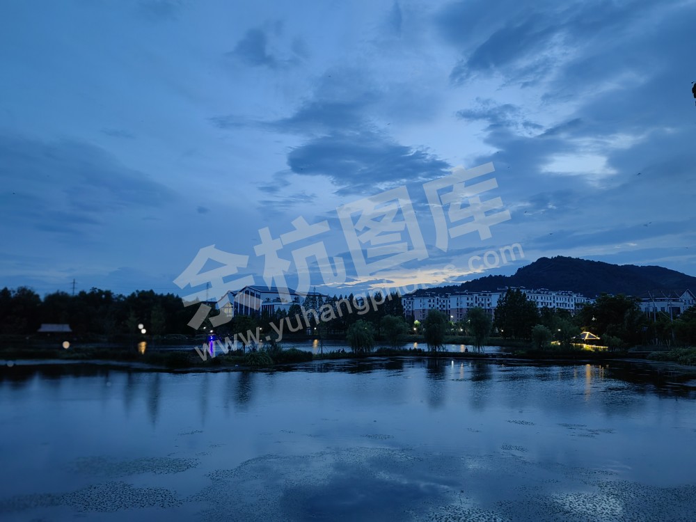 镜潭湖公园的傍晚