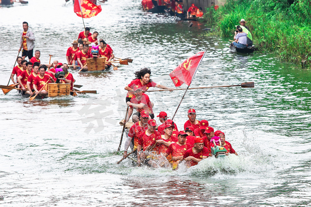 又'&ldquo;浪&rdquo;又嗨的龙舟胜会