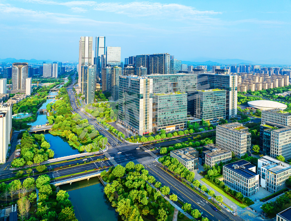 河清 岸绿 城靓