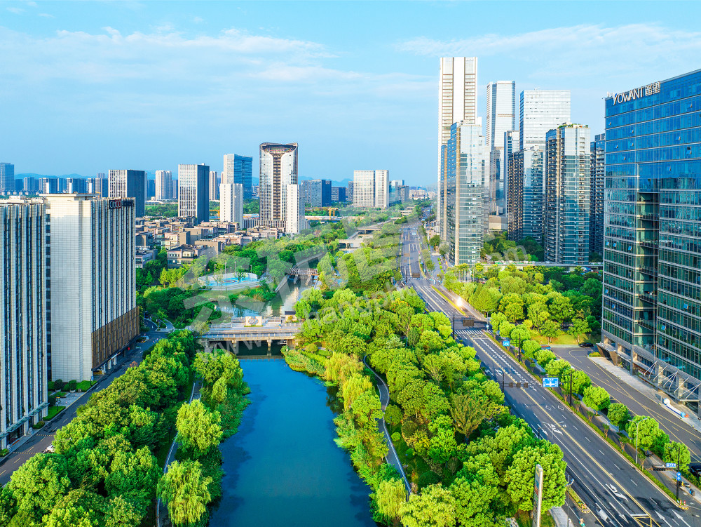 河清 岸绿 城靓