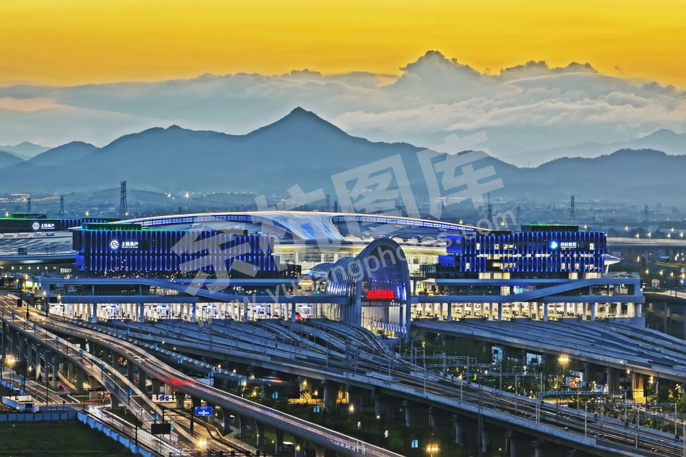 西站夜景