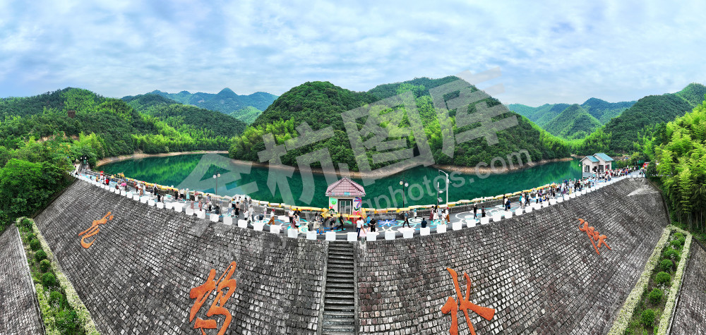 《碧水青山入画来》