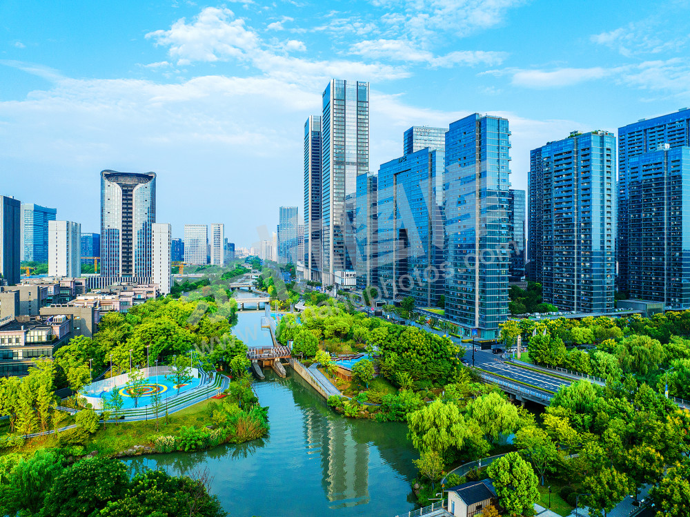 河清 岸绿 城靓