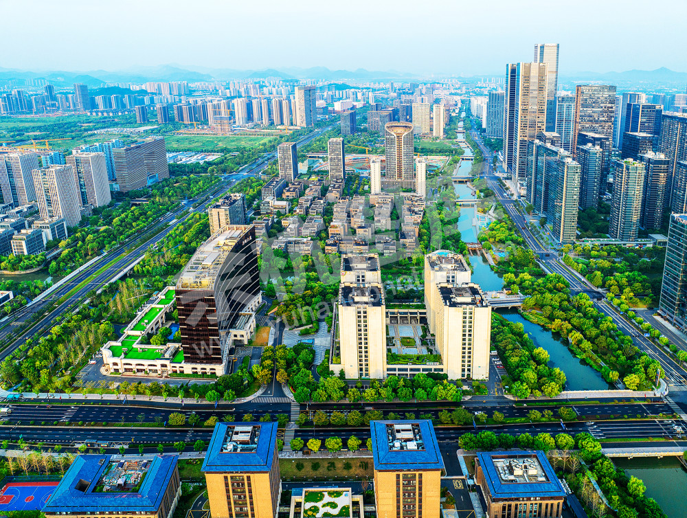 河清 岸绿 景美 城靓