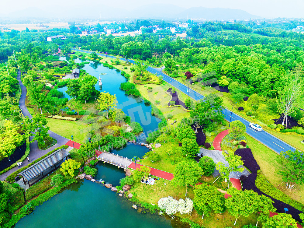 品诗情画意的乡村旅游