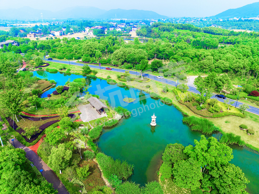 品诗情画意的乡村旅游