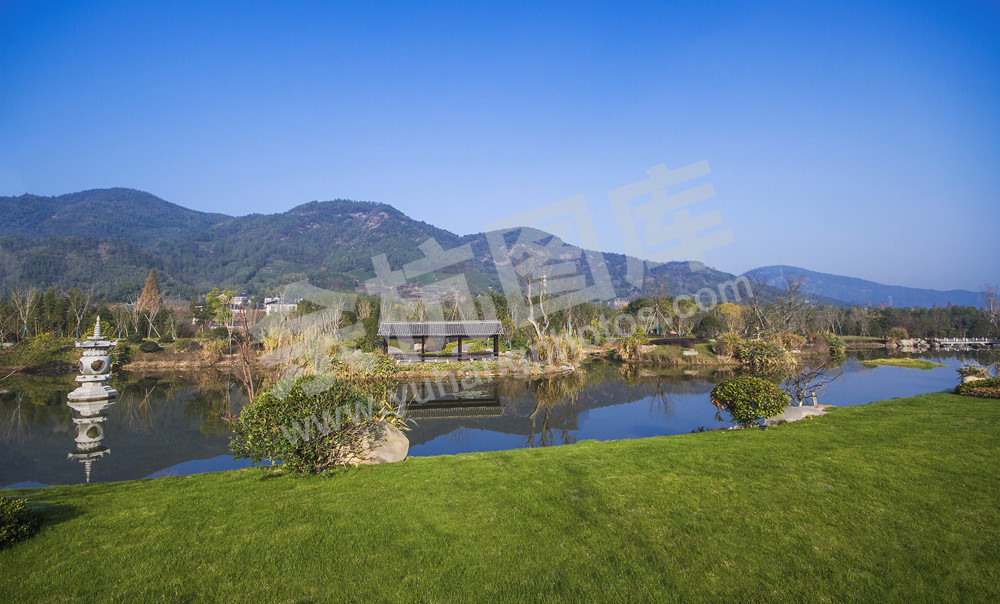 《碧水蓝天景美》